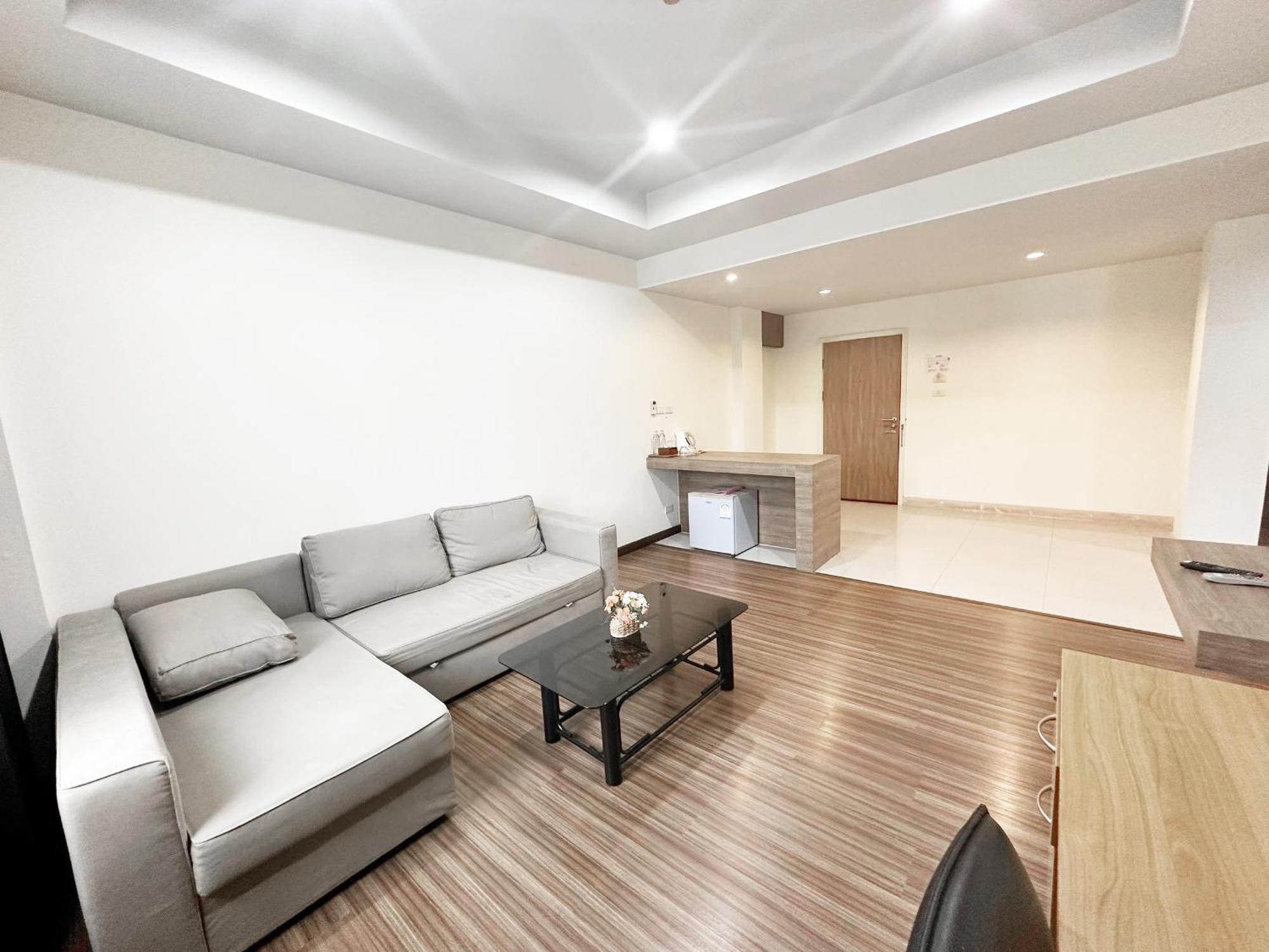Akelada Hotel Nang Rong Экстерьер фото
