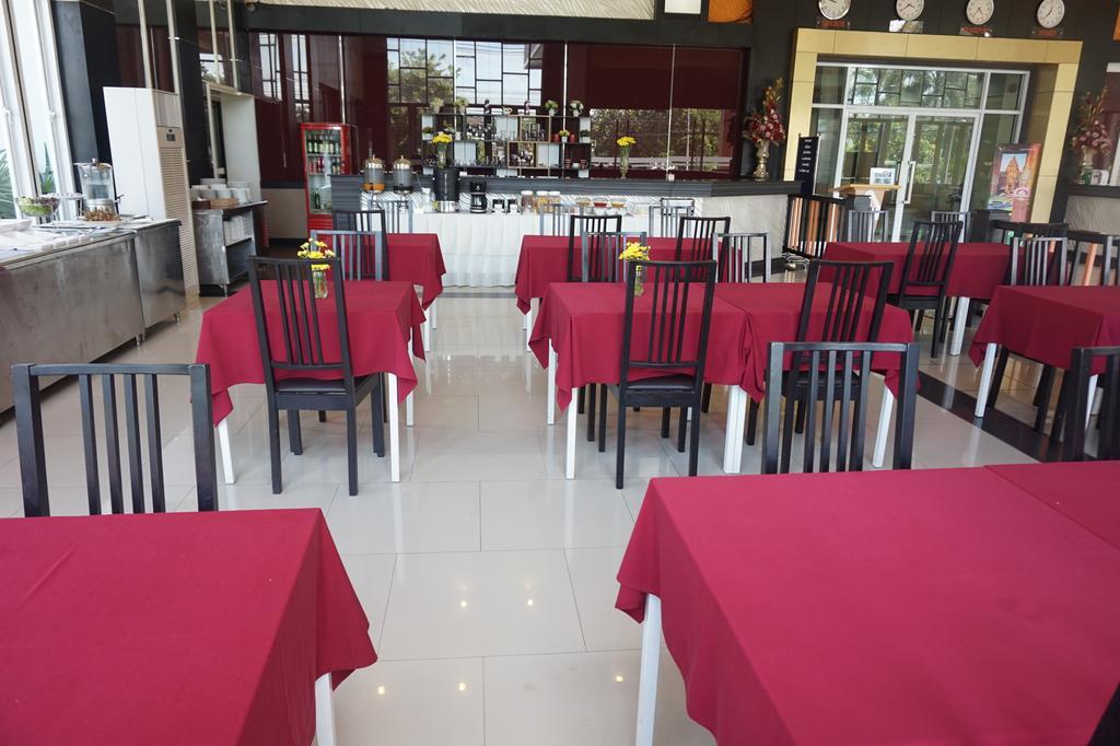 Akelada Hotel Nang Rong Экстерьер фото